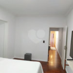 Casa com 324m², 4 dormitórios, sendo 1 suíte, 4 vagas, à venda no Jardim Las Vegas em Santo André.