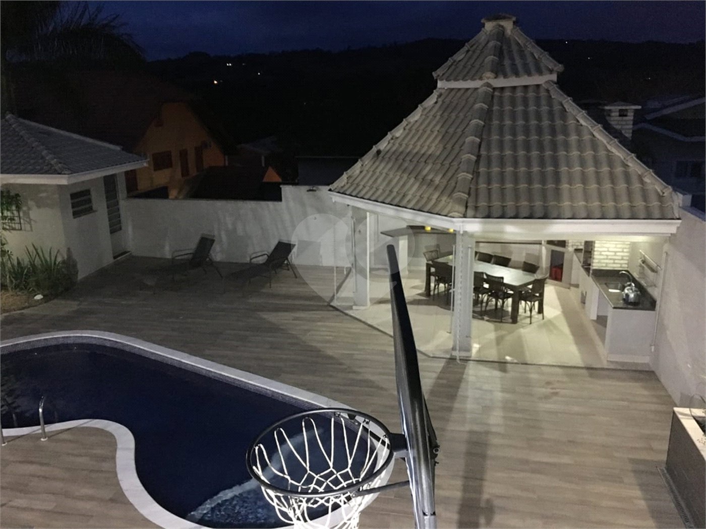 Sobrado à venda ou para alugar com 3 suítes em Villaggio Capríccio, Louveira, SP