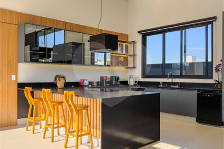 Indaiatuba - Quintas da Terracota - 1252 m² de terreno - casa térrea com 514 m² de área construída -3 vagas de garagem cobertas e 3 descobertas Lavabo - Sala de estar e jantar amplas e integradas - Escritório privativo - Cozinha toda equipada com geladeira, forno, micro-ondas, lava-louças,