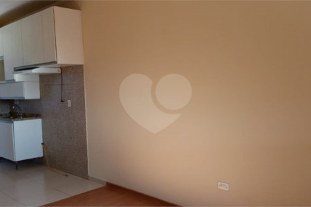 Linda casa em condomínio fechado com 2 Dormitórios.