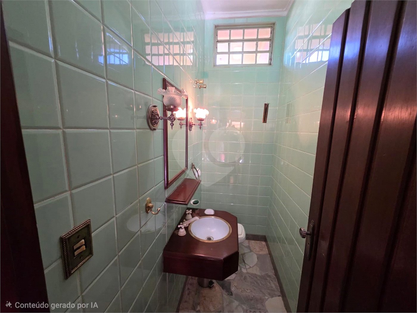 Casa Térrea 5 quartos bem localizada com piscina.