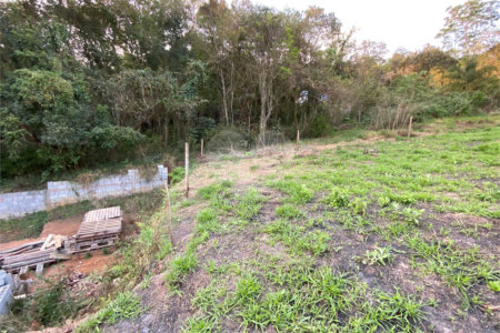 Terreno em Atibaia com 415 metros e pronto para construir no bairro Jardim Paulista, aceita financiamento