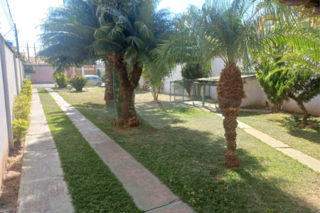 Casa térrea para venda ou locação no Parque Estancia Suíça.