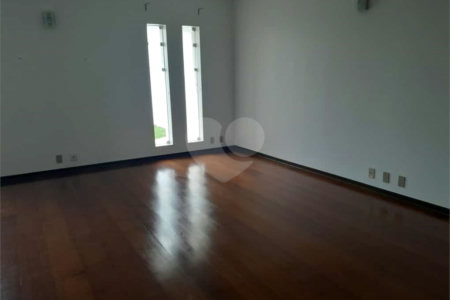Linda casa para venda / Locação em bairro nobre