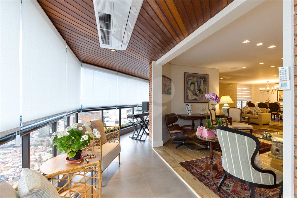 Apartamento à venda com 3 quartos, sendo 2 suítes, em Campo Belo, São Paulo, SP