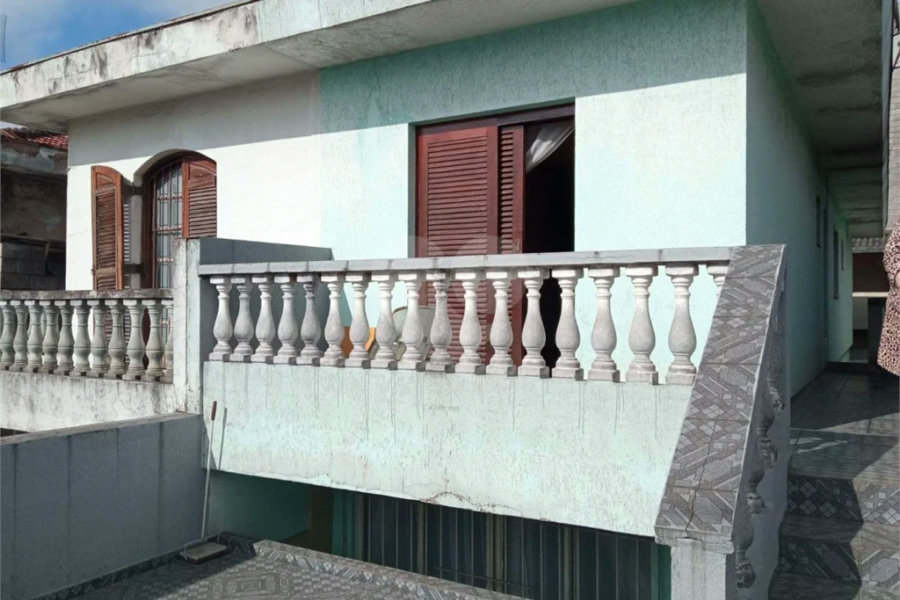 Ótimo sobrado, com amplo espaço interno (127m2), possuindo 03 dormitórios (01 suíte),