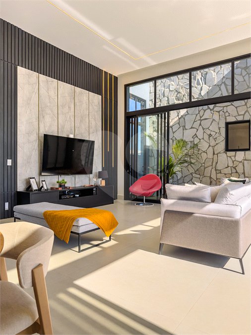Indaiatuba - Quintas da Terracota - 1252 m² de terreno - casa térrea com 514 m² de área construída -3 vagas de garagem cobertas e 3 descobertas Lavabo - Sala de estar e jantar amplas e integradas - Escritório privativo - Cozinha toda equipada com geladeira, forno, micro-ondas, lava-louças,