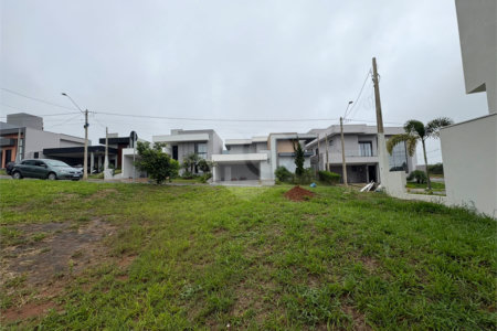 Lote à venda no Condomínio Village Damha IV