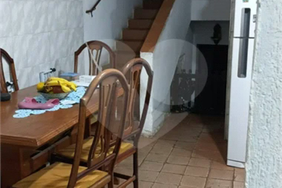 IMÓVEL COM SOBRADO + OUTRA CASA NO TERRENO, ÓTIMA PARA RENDA OU FAMÍLIA GRANDE
