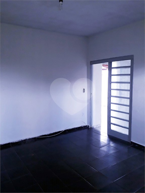 Casa térrea + Sala Comercial na Vila Prado.