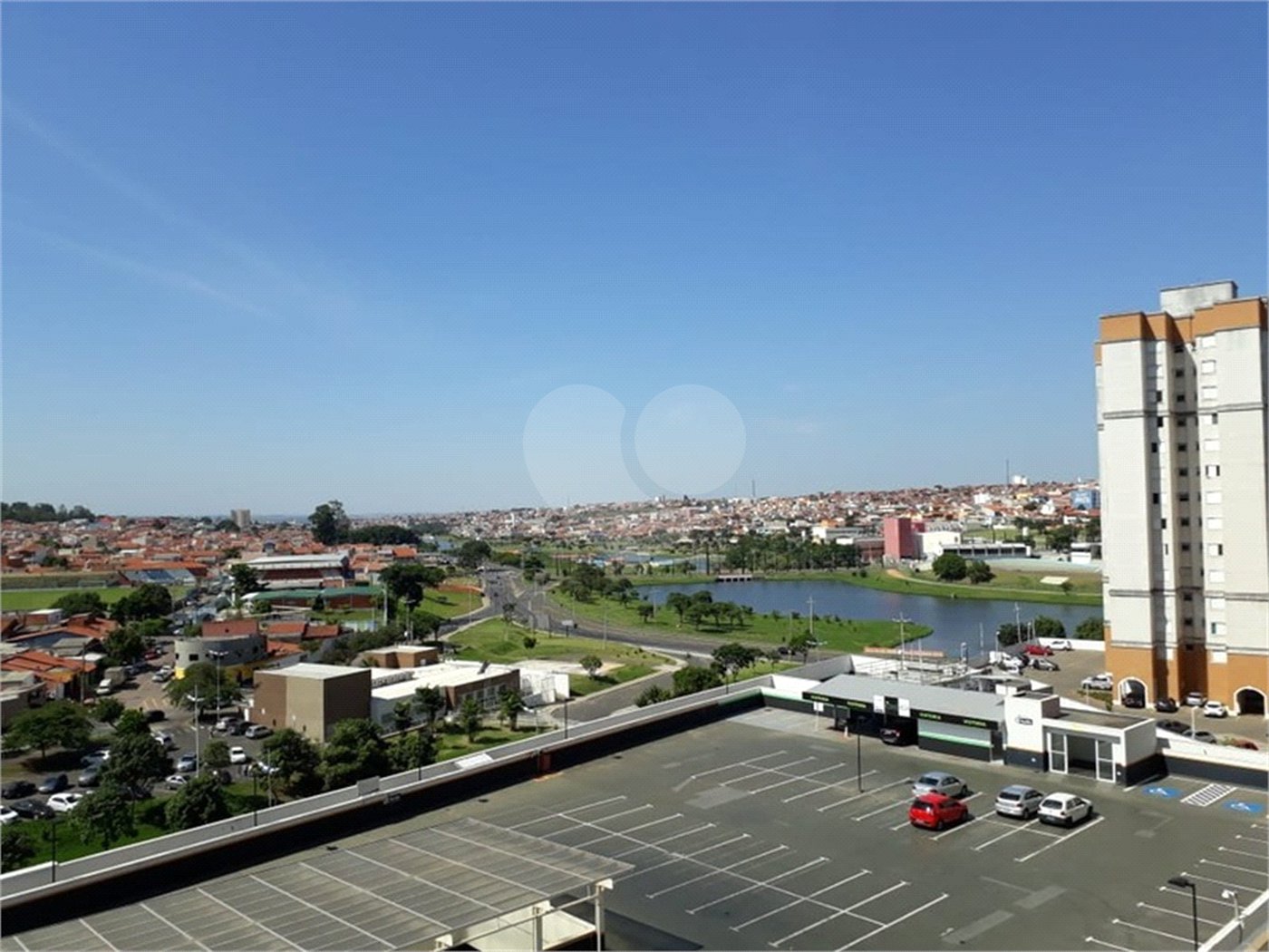 Indaiatuba - Torre Business -Venda e Locação - Escritório e WC , com area util de 39.16m² -R$ 385.000,00- Locação - R$ 2.600,00, mais condominio de R$ 317,,48 - iptu de R$ 110,63 - condominio para venda - R$ 503,86 - Complexo Office Premium de 3 torres de salas comerciais, um shopping