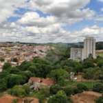 Apartamento no Condomínio Parque dos Manacás.