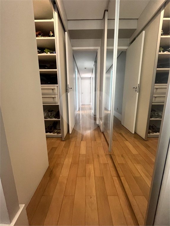 Vista definitiva para o verde, varanda gourmet integrada e um dos apartamentos mais exclusivos da Vila Mariana