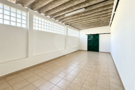 Galpão comercial/industrial com 627 m² no Bairro Planalto, em São Bernardo do Campo, próximo à Via Anchieta, com piso fabril, escritórios e mezanino.