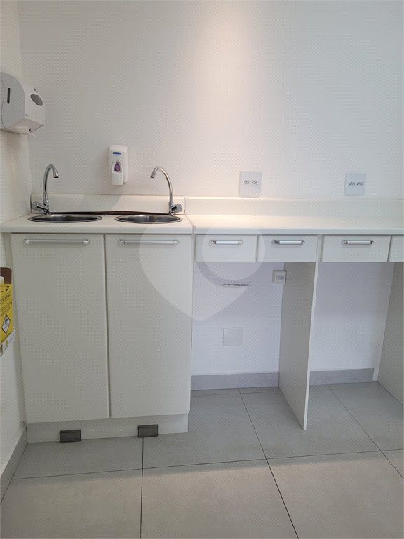 Sala Comercial - Office Premium - Indaiatuba - Venda - Torre Corporate - 7º andar - Complexo Office Premium de 3 torres de salas comerciais, um shopping e um conjunto residencial. Sala sem os moveis das fotos, Dois subsolos de garagem, além de garagem no térreo. Área da unidade: 39,99m2