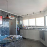 Apartamento de 200m² com 3 dormitórios, 2 suítes e 3 vagas em condomínio 1 por andar.