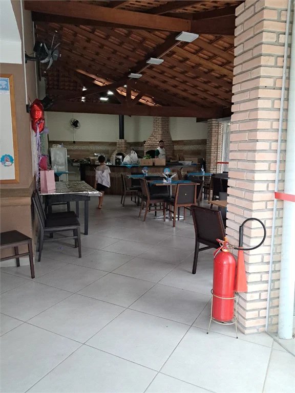 Casa à venda com 4 quartos, sendo 1 suíte,  no condomínio Villas IV, São Paulo - SP
