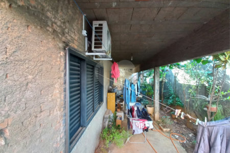 Casa térrea com 2 dormitórios.