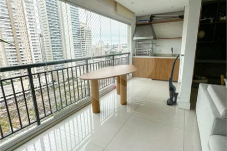 Apartamento de 106 m² no Auge Home Resort, porteira fechada, com 3 dormitórios, 1 suíte, varanda gourmet, 2 vagas, depósito e lazer completo.