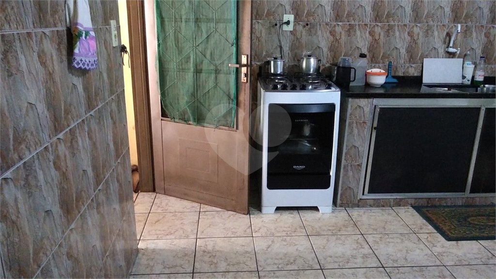 Casa térrea com 2 dormitórios.