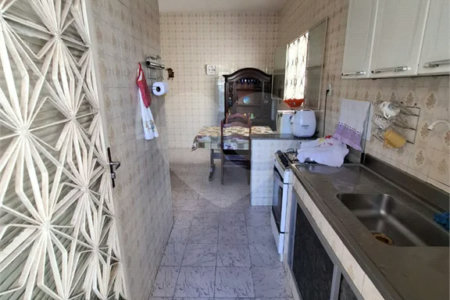 Ó TIMO CASA COM 3 QUARTOS E TERRAÇO EM CONTOMINIO FECHADO