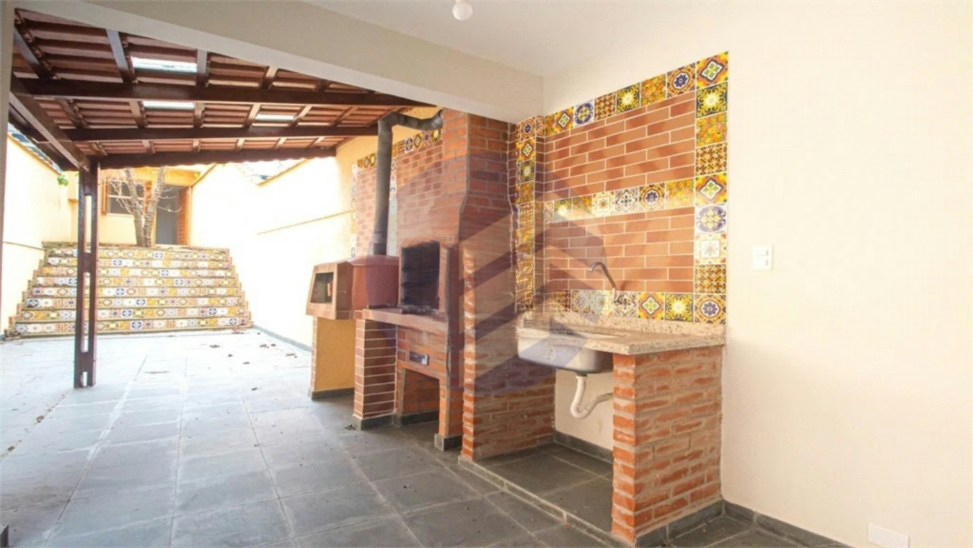 Sobrado à venda 240m² com 4 quartos, sendo 1 suíte, em Jardim Peri Peri a 650 metros do Metrô Vila Sônia