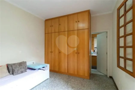 Casa com 3 dormitórios sendo 3 suítes com 03 vagas de garagem.