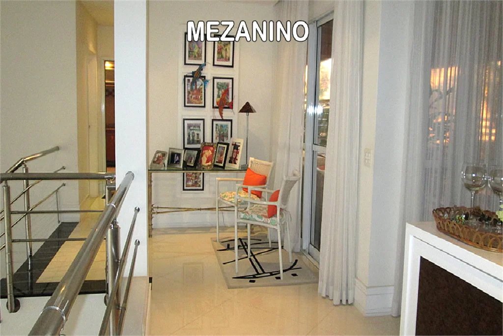 COBERTURA 394m² - 4 suítes com ar condicionado – 6 vagas livres mais depósito