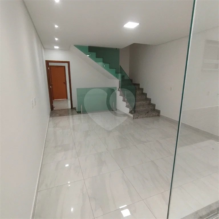 Sobrado à venda, 3 suítes, garagem, a 300 m do metrô Vila Matilde