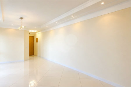 Apartamento de 84m² na Vila Lusitânia, em São Bernardo do Campo, com 3 dormitórios, suíte com varanda, 2 vagas cobertas, depósito privativo e lazer completo.