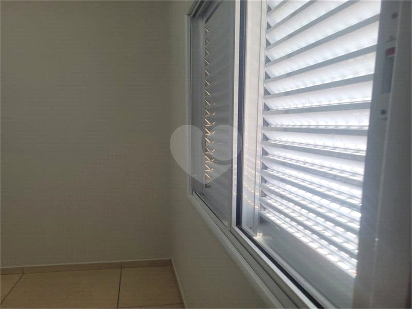 Indaiatuba - Sobrado para venda e Locação - Jardim Nely em Indaiatuba - R$ 425.000,00 - aceita parte em permuta - Bairro tranquilo com fácil acesso a rodovias, Shopping Polo Parque Mall - Assai, Polo shopping - Com duas suítes sendo uma com sacada, , lavabo. área de serviço , 2 vagas, portão ele