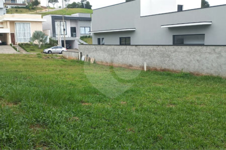 Terreno no Condomínio Santa Isabel II em Louveira