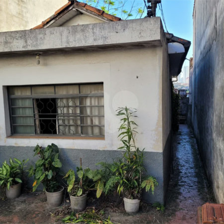 Casa na região do alto da Mooca com 242m² de área total.