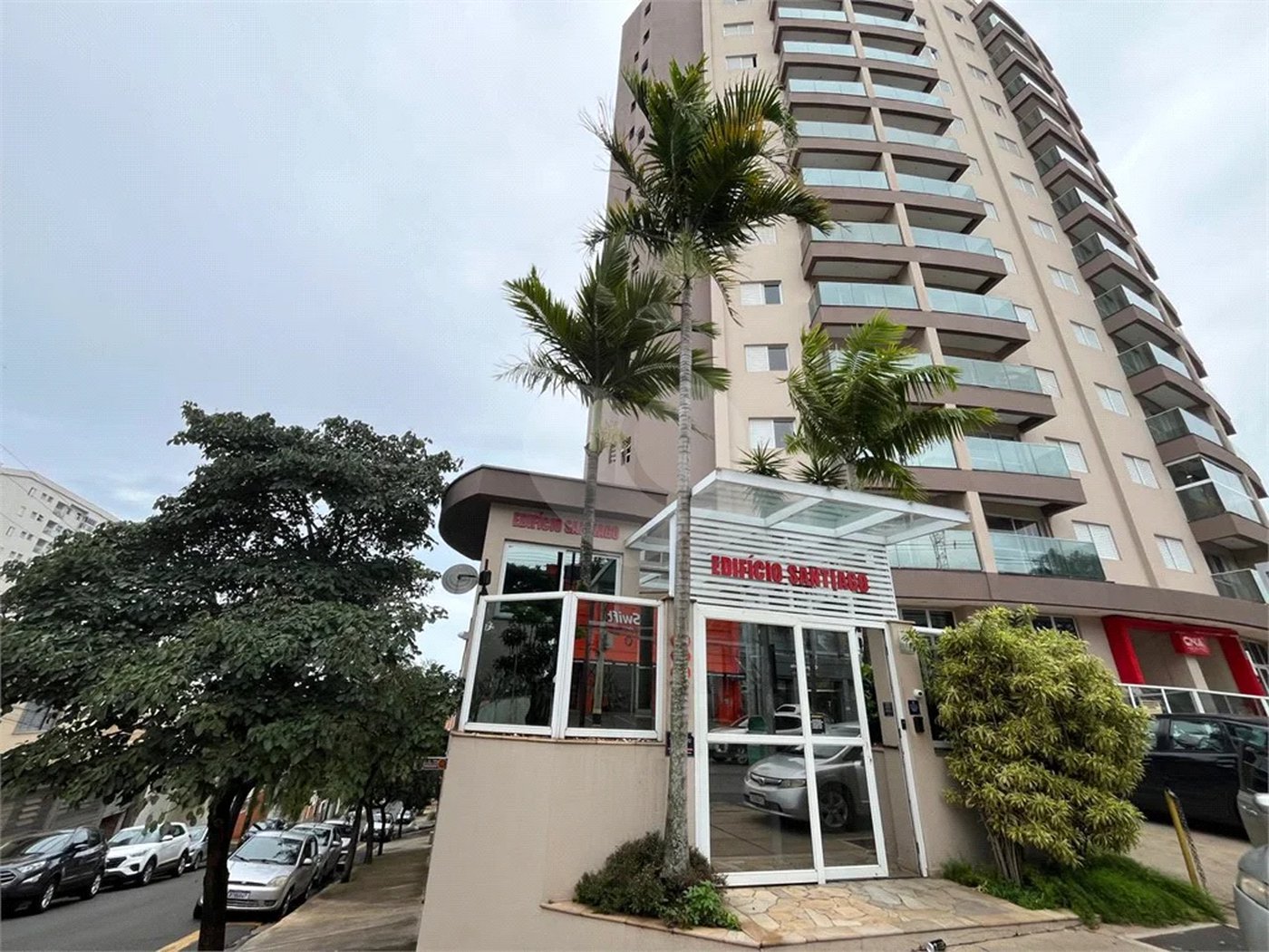 Apartamento mobiliado disponível para locação - em excelente localização na Av. Independência em Piracicaba.