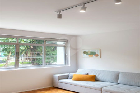 Excelente oportunidade para reformar e ficar com o apartamento dos seus sonhos!