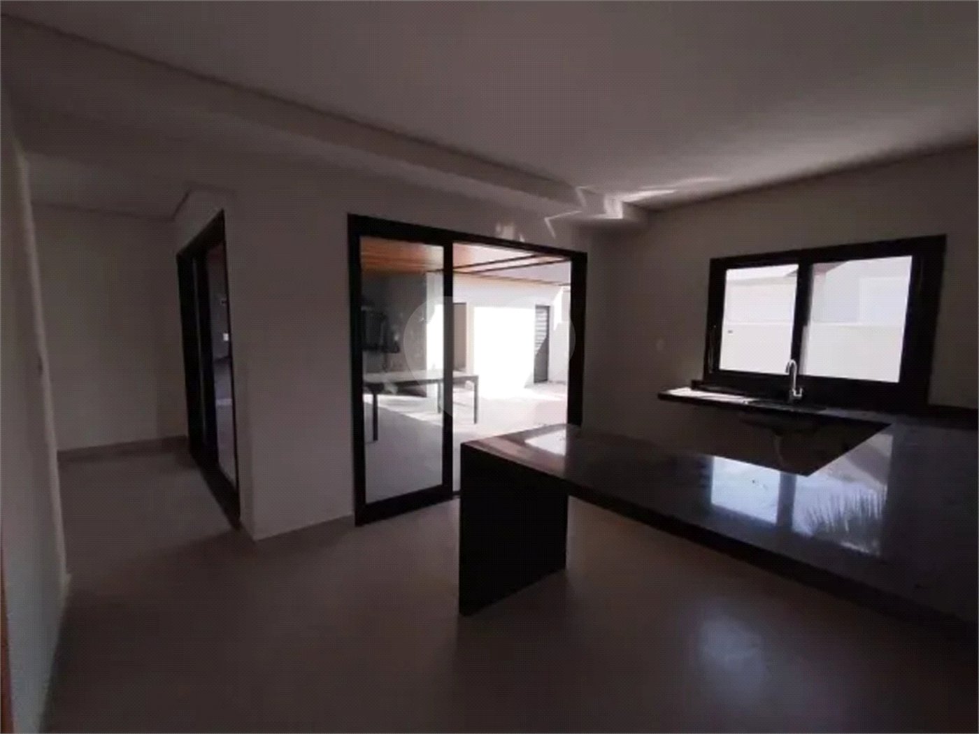 CASA A VENDA EM CONDOMINIO COM 305M², 4 DORMITORIOS, 4 SUITES, 2 VAGAS - BAIRRO URBANOVA - SÃO JOSÉ