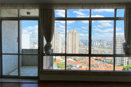 Apartamento à Venda | 327 m² | 4 dormitórios (1 suíte) | 2 vagas na Mooca!