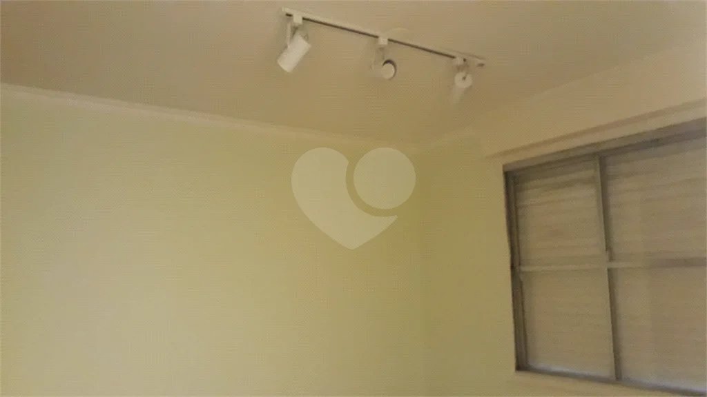 Venda apartamento 2 dormitórios, vaga de garagem fixa, lazer completo. Campo Belo. SP.
