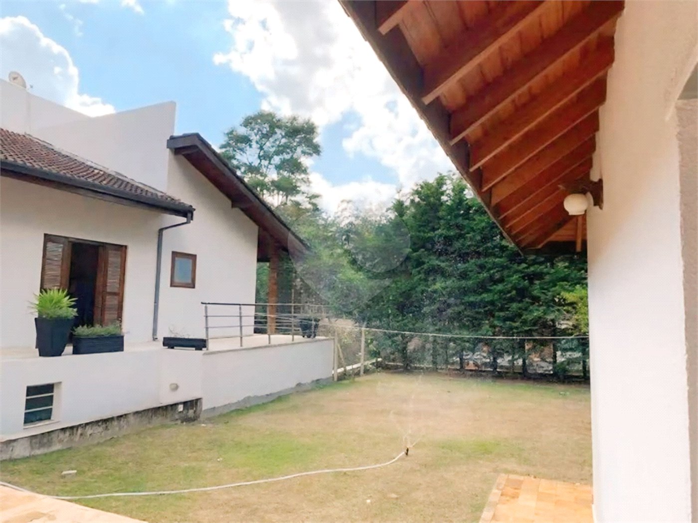 Casa à venda com 5 quartos, sendo 4 suítes, em Transurb, Itapevi, SP