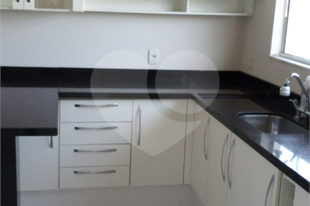 Casa à venda com 3 suítes no condomínio Picollo, Louveira - SP
