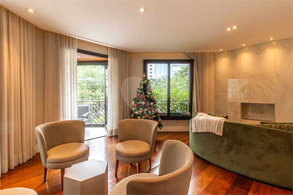 Apartamento à venda com 4 quartos, sendo 2 suítes,  em Vila Mariana, São Paulo, SP