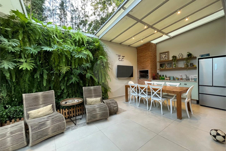 Casa à venda com 3 suítes no condomínio Domus, São Paulo - SP