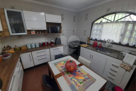 Casa à venda com 3 quartos, sendo 1 suíte,  em Vila Figueira, Suzano, SP
