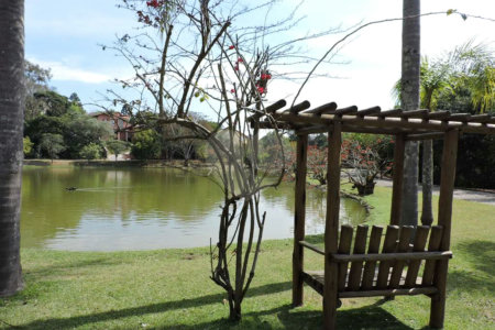 Casa à venda com 4 quartos, sendo 2 suítes,  no condomínio Granja Vianna II, Cotia - SP