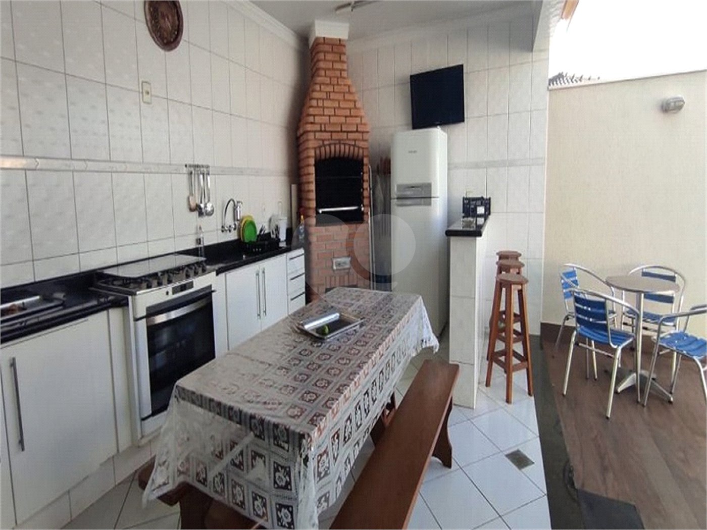 Casa à venda com 4 quartos, sendo 2 suítes, no condomínio Residencial Villa dos Inglezes, Sorocaba - SP