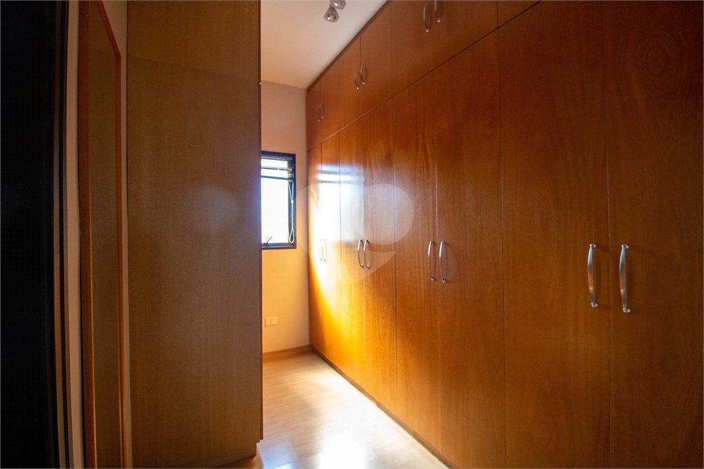 Sobrado à venda com 5 quartos, sendo 3 suítes, no Centro, São Roque, SP