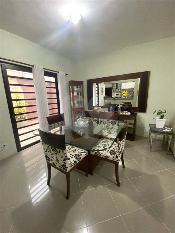 Casa Térrea à venda com 4 quartos, sendo 1 suíte,  em Vila Oliveira, Mogi das Cruzes, SP