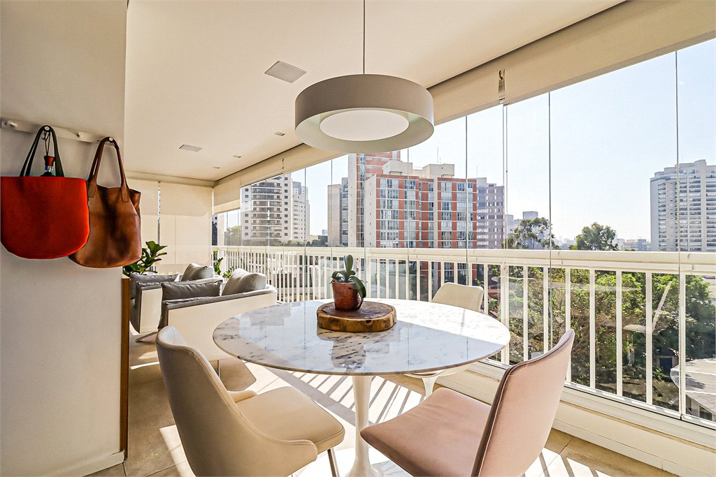 Apartamento à venda com 3 suítes em Vila Mariana, São Paulo, SP