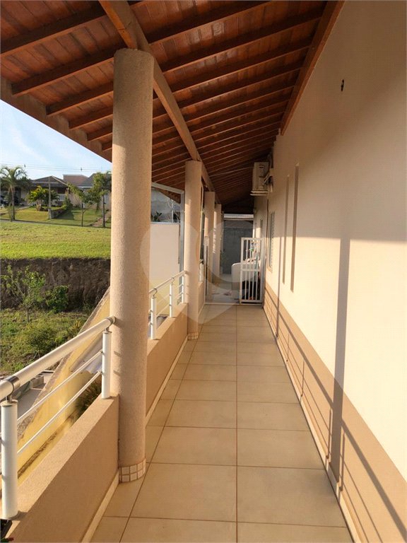 Casa à venda com 5 quartos, sendo 2 suítes, no condomínio Terras de Santa Izabel, Salto - SP