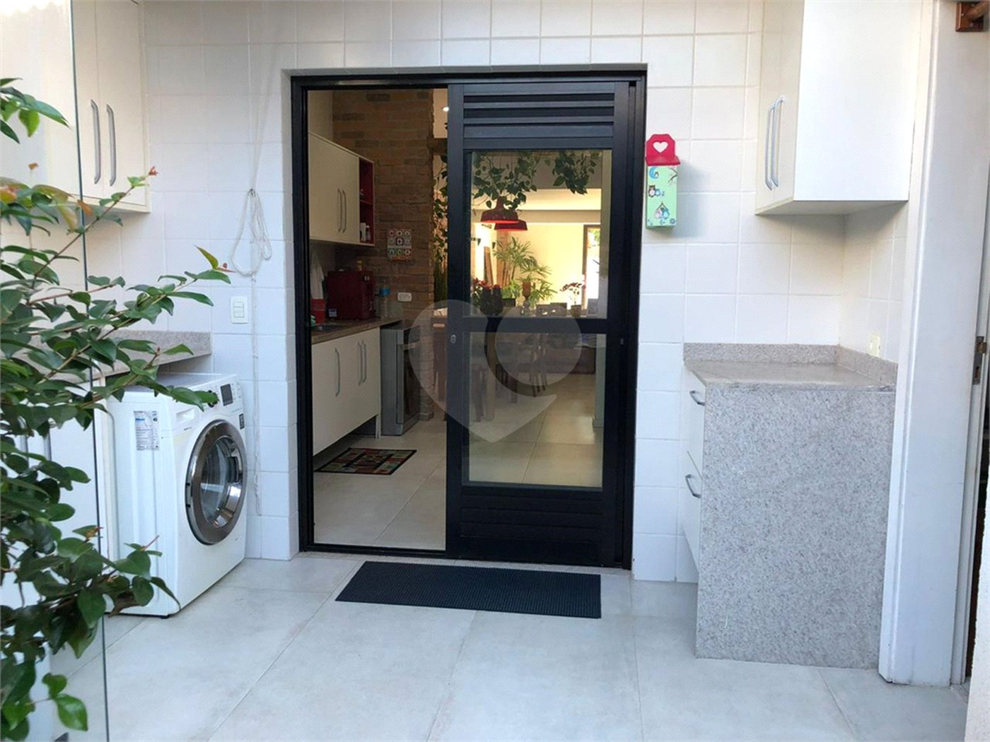 Casa à venda com 9 quartos, sendo 8 suítes, no condomínio Village Elisabete, Rio de Janeiro - RJ